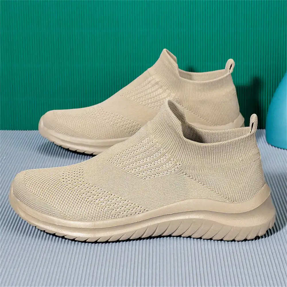 Beige Zachte Nieuwe Nieuwighei - Streetwear Brand Model recensie en prijs
