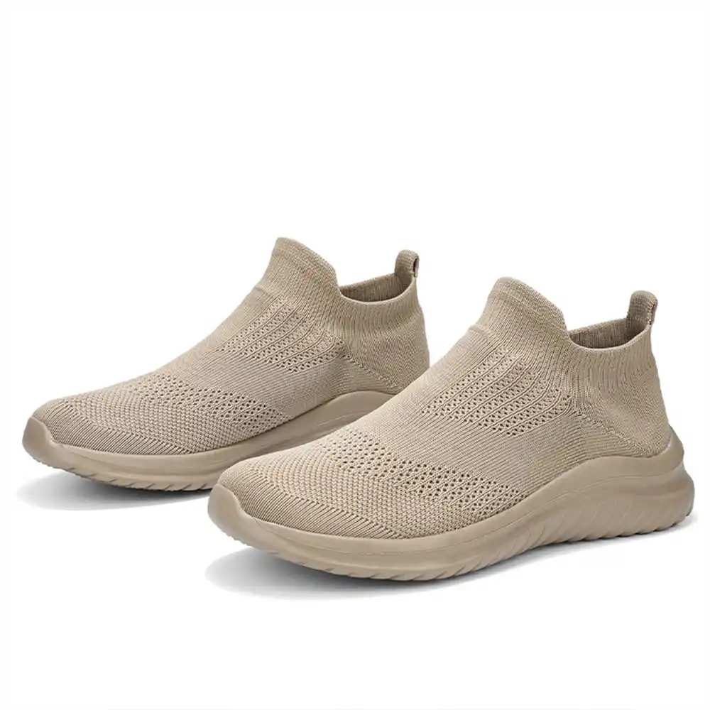 Beige Zachte Nieuwe Nieuwighei - Streetwear Brand Model recensie en prijs