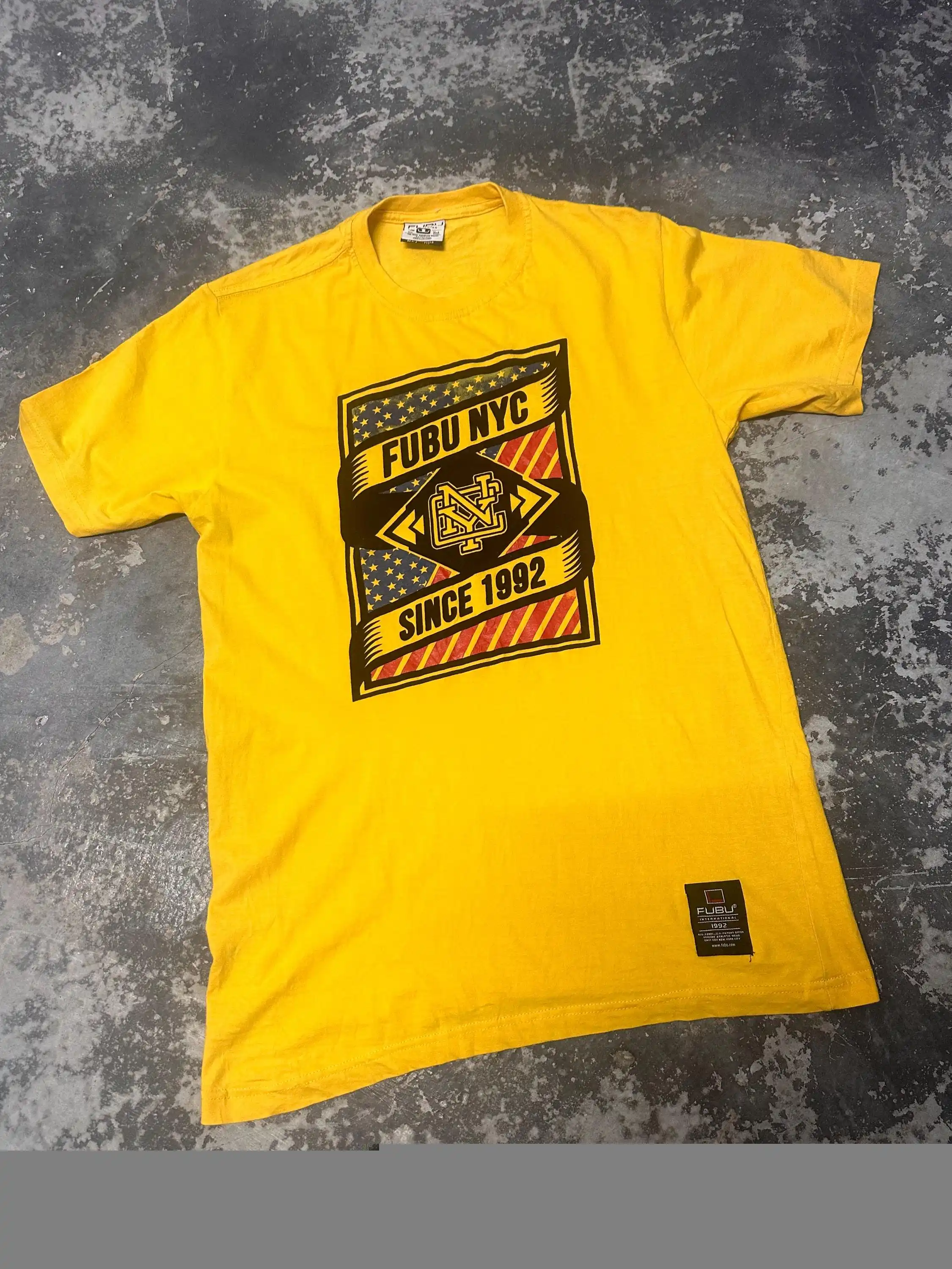 Vintage Fubu New York T-shirt  - Yellow Streetwear Brand recensie en prijs